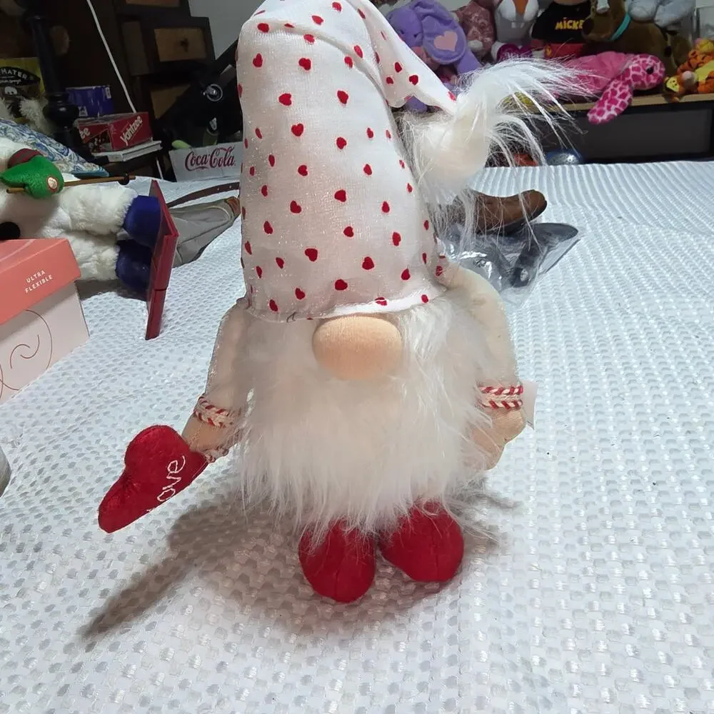 VALENTINE GNOME SHELF SITTER WITH LOVE LOLLIPOP